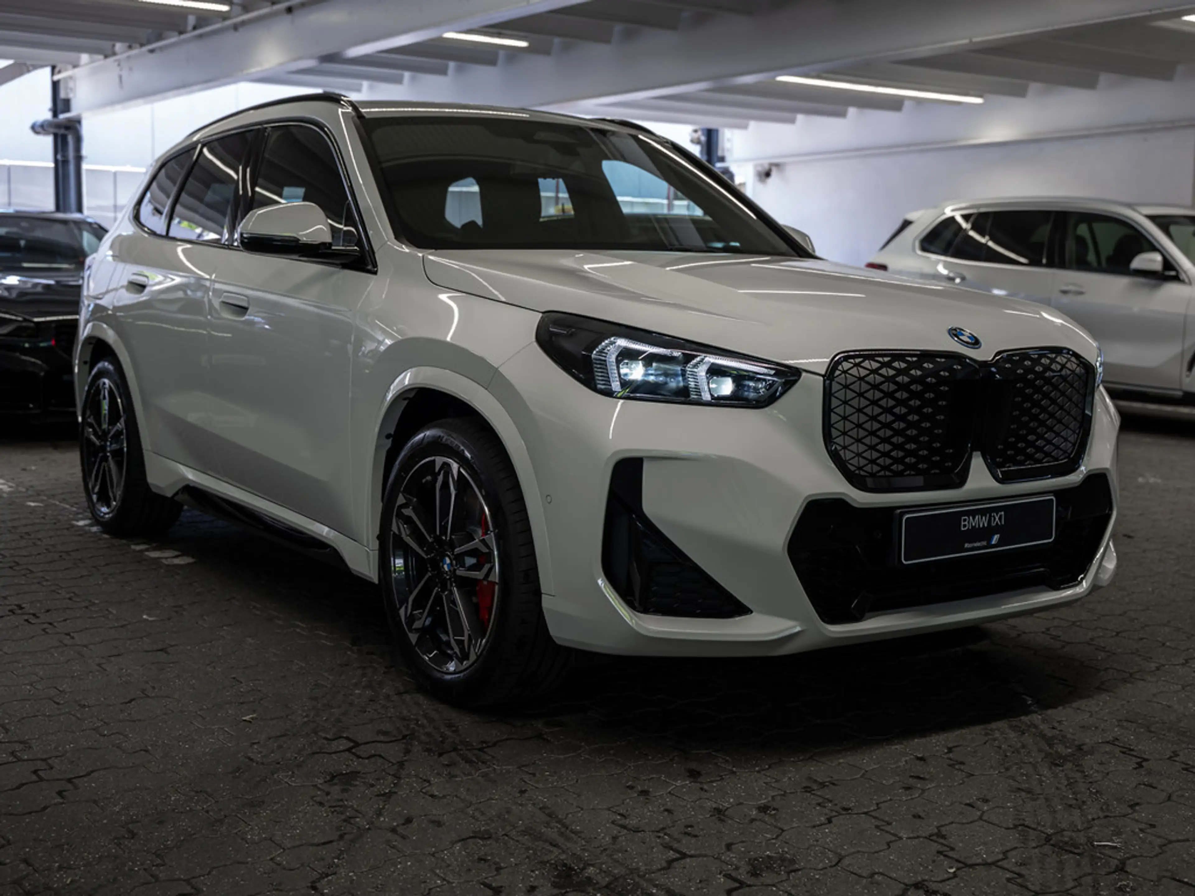 BMW iX1 30 xDrive M-Sport Pro LED ACC AHK NAVI — photo 4