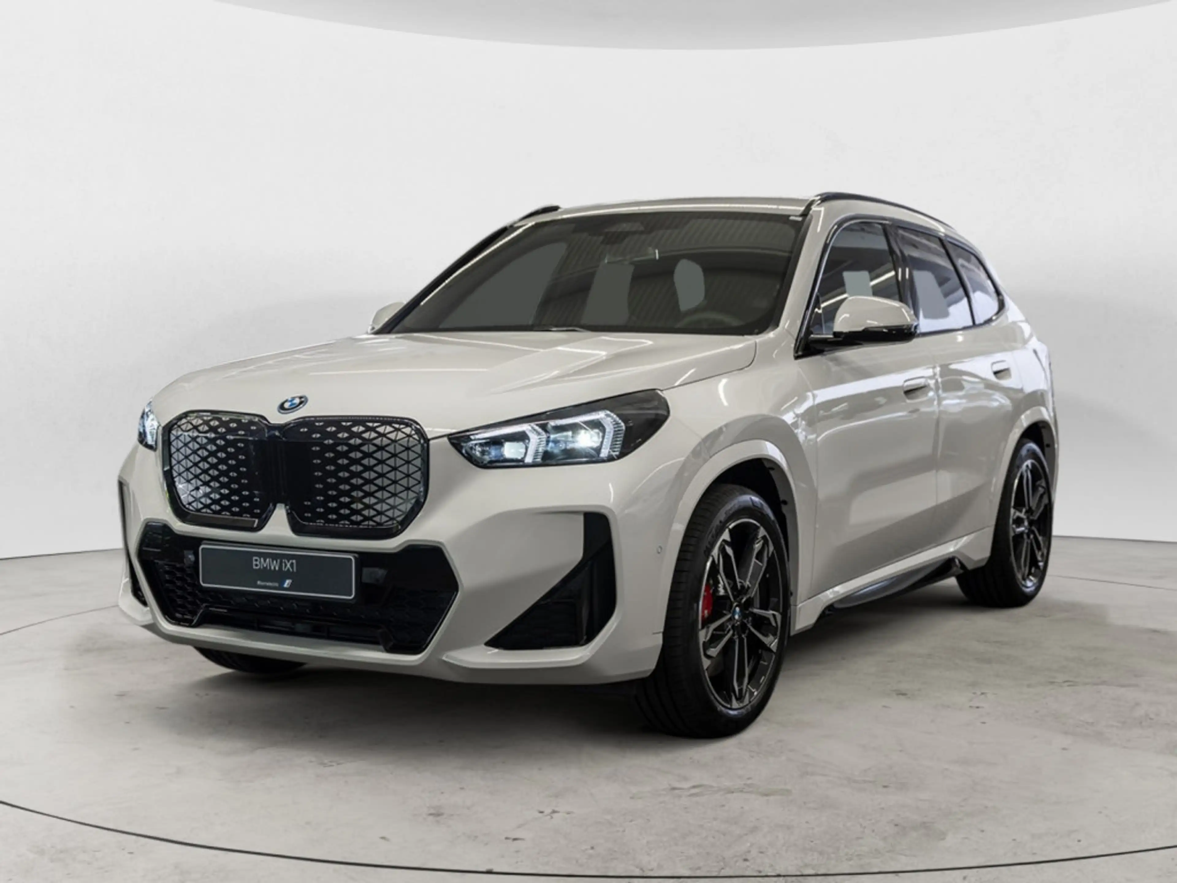 BMW iX1 30 xDrive M-Sport Pro LED ACC AHK NAVI — photo 2