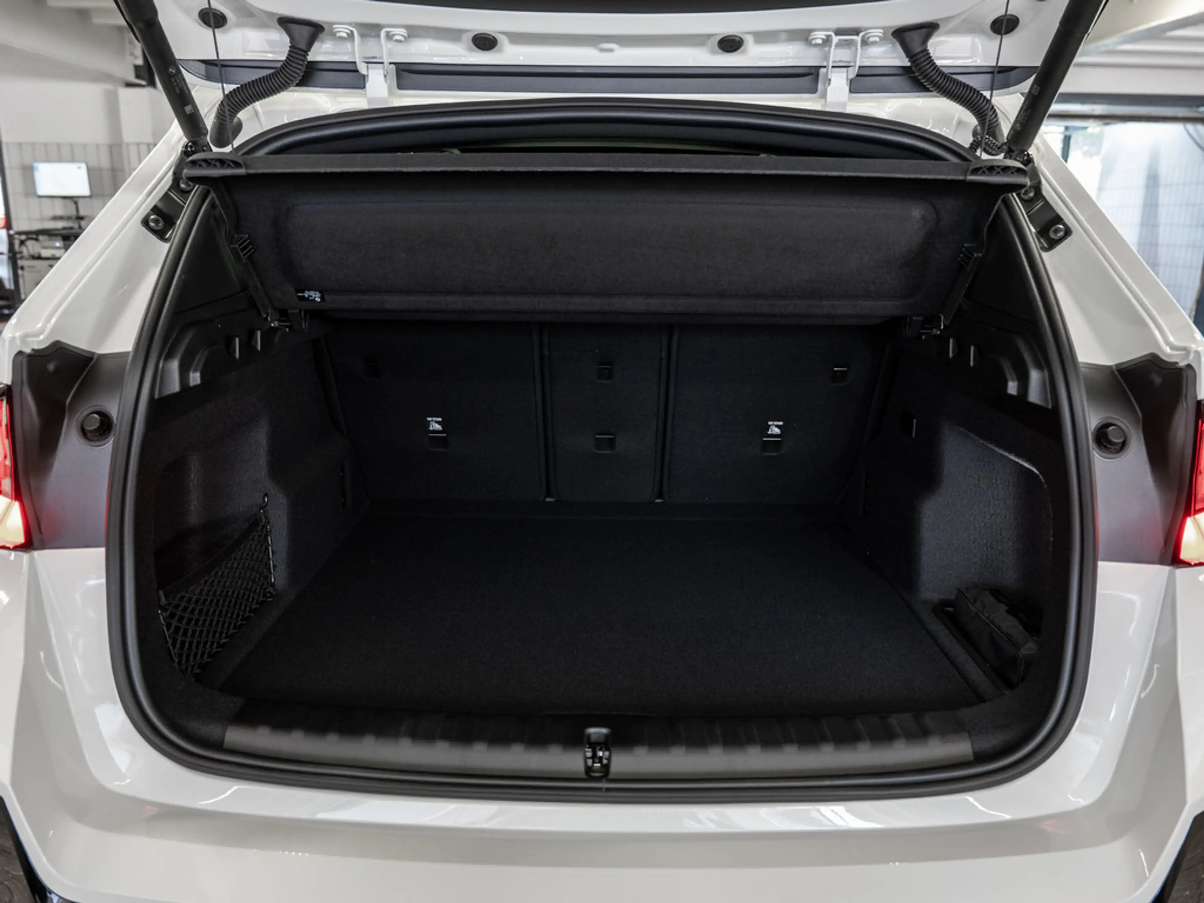 BMW iX1 30 xDrive M-Sport Pro LED ACC AHK NAVI — photo 12