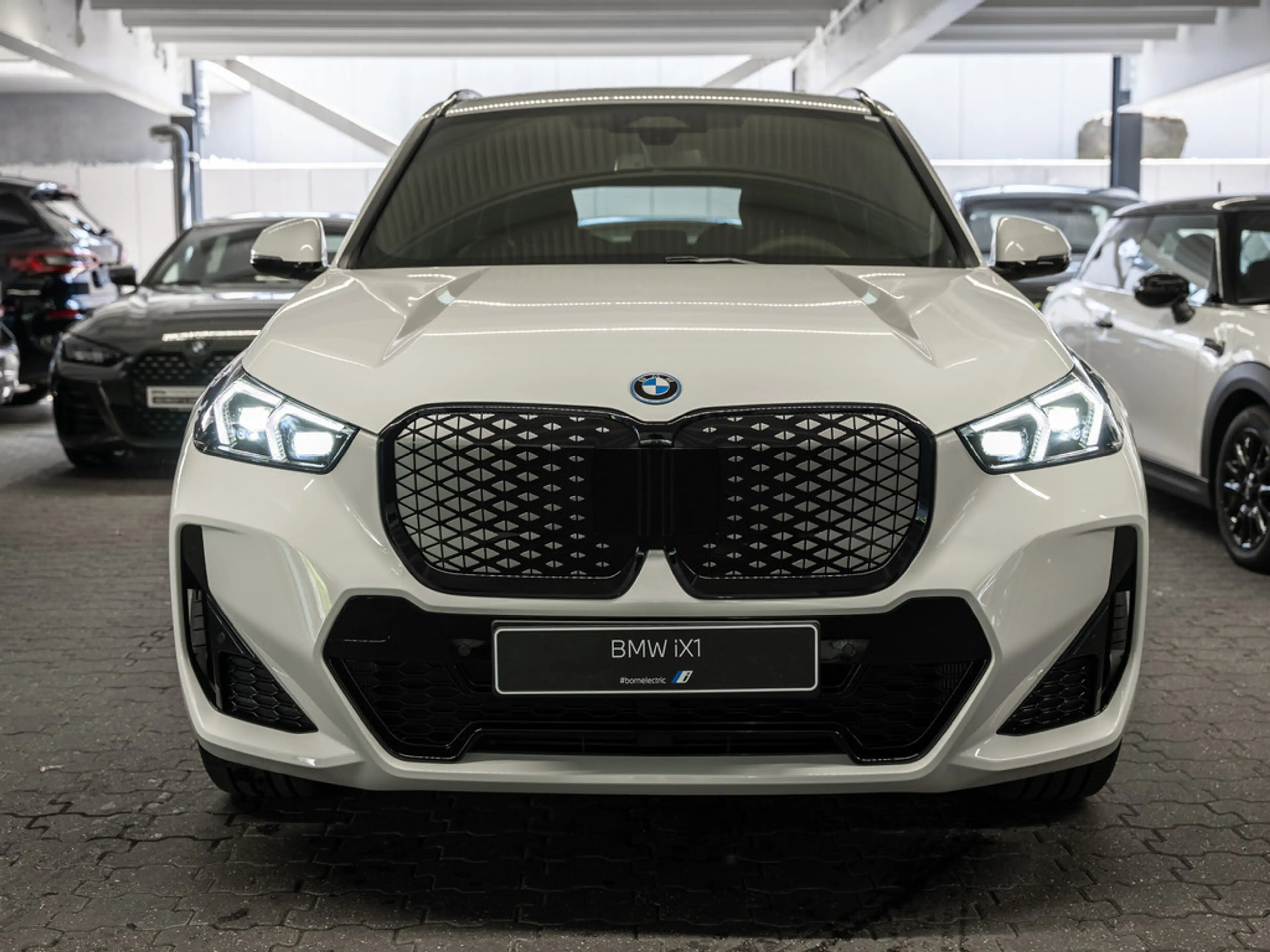 BMW iX1 30 xDrive M-Sport Pro LED ACC AHK NAVI — photo 3