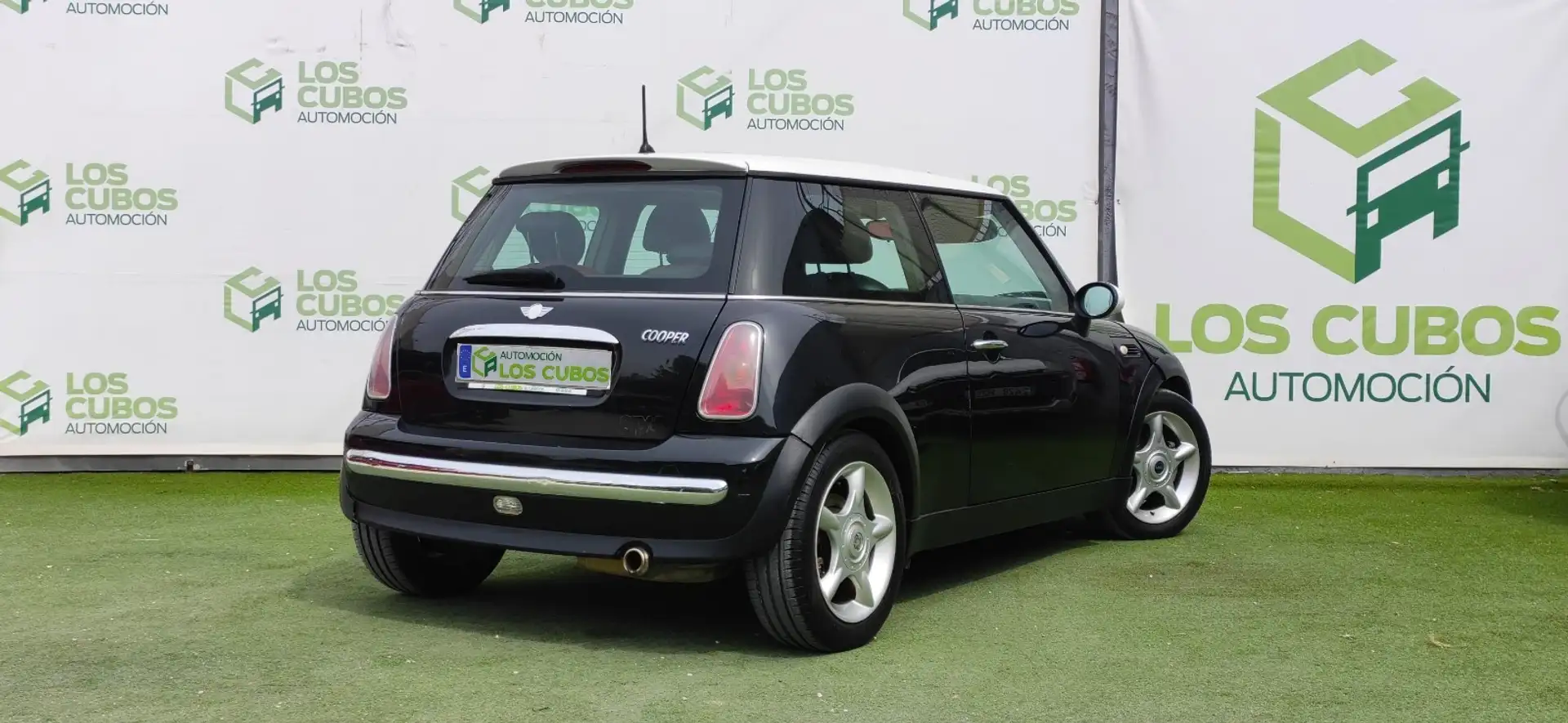 MINI Cooper Negro - 2