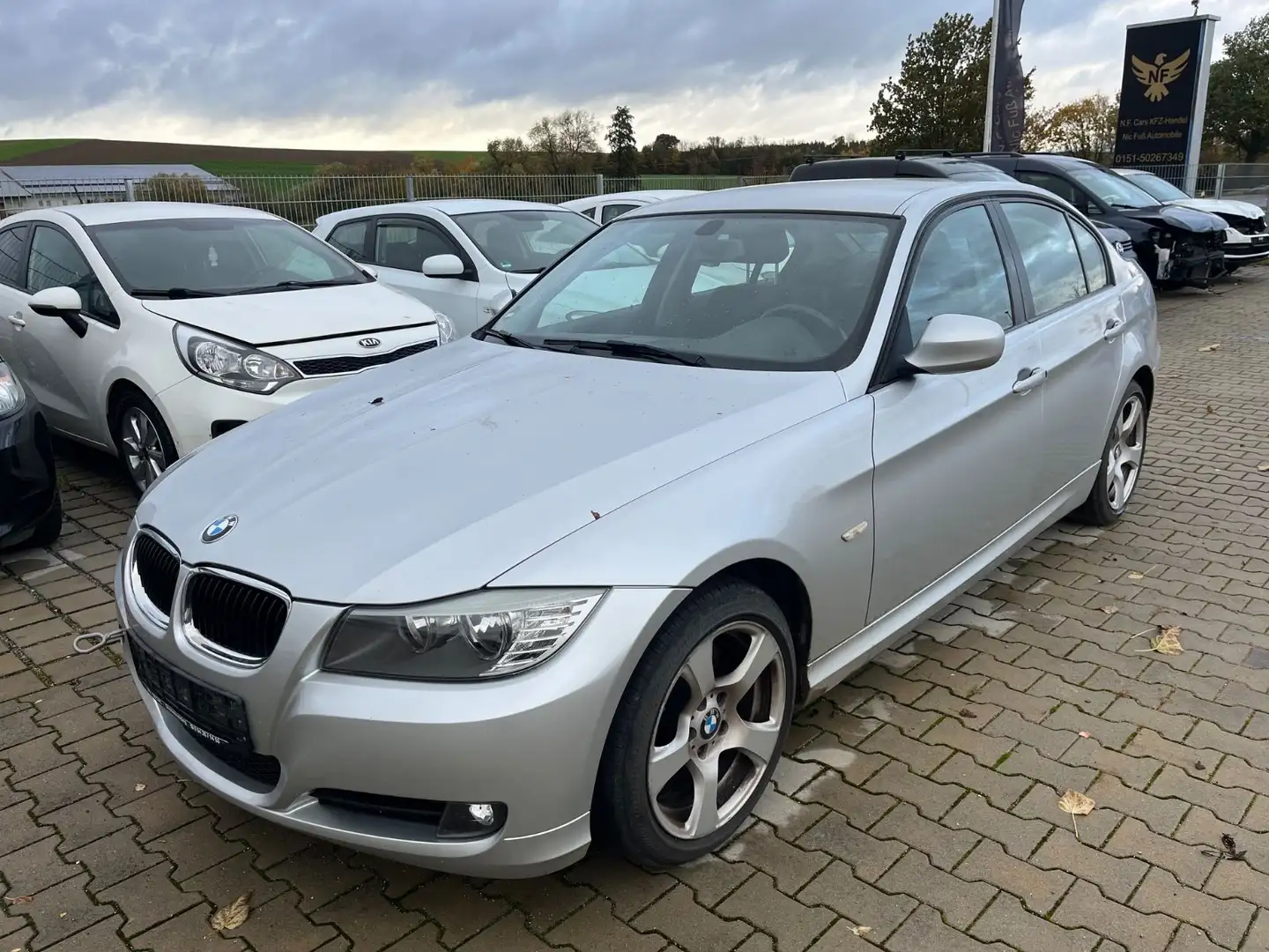 BMW 318 i Limo Autom,Xenon,Alu,Motorschaden Argent - 1