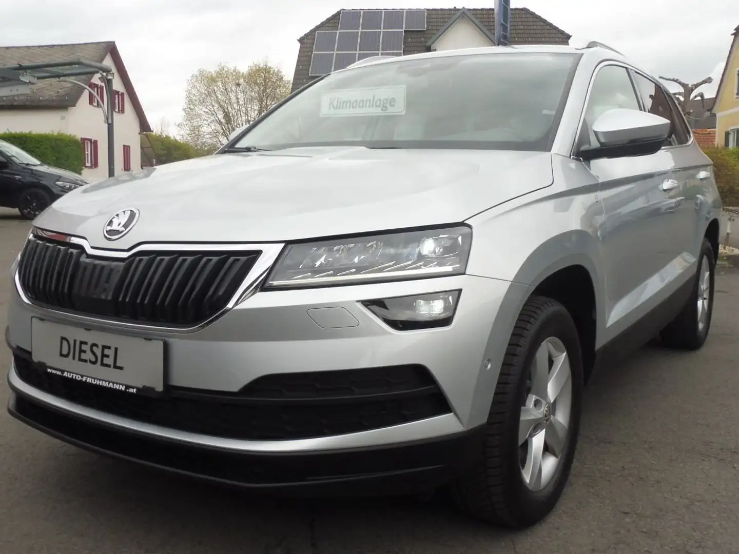 Skoda Karoq 1,6 TDI Style Limited Grau - 1