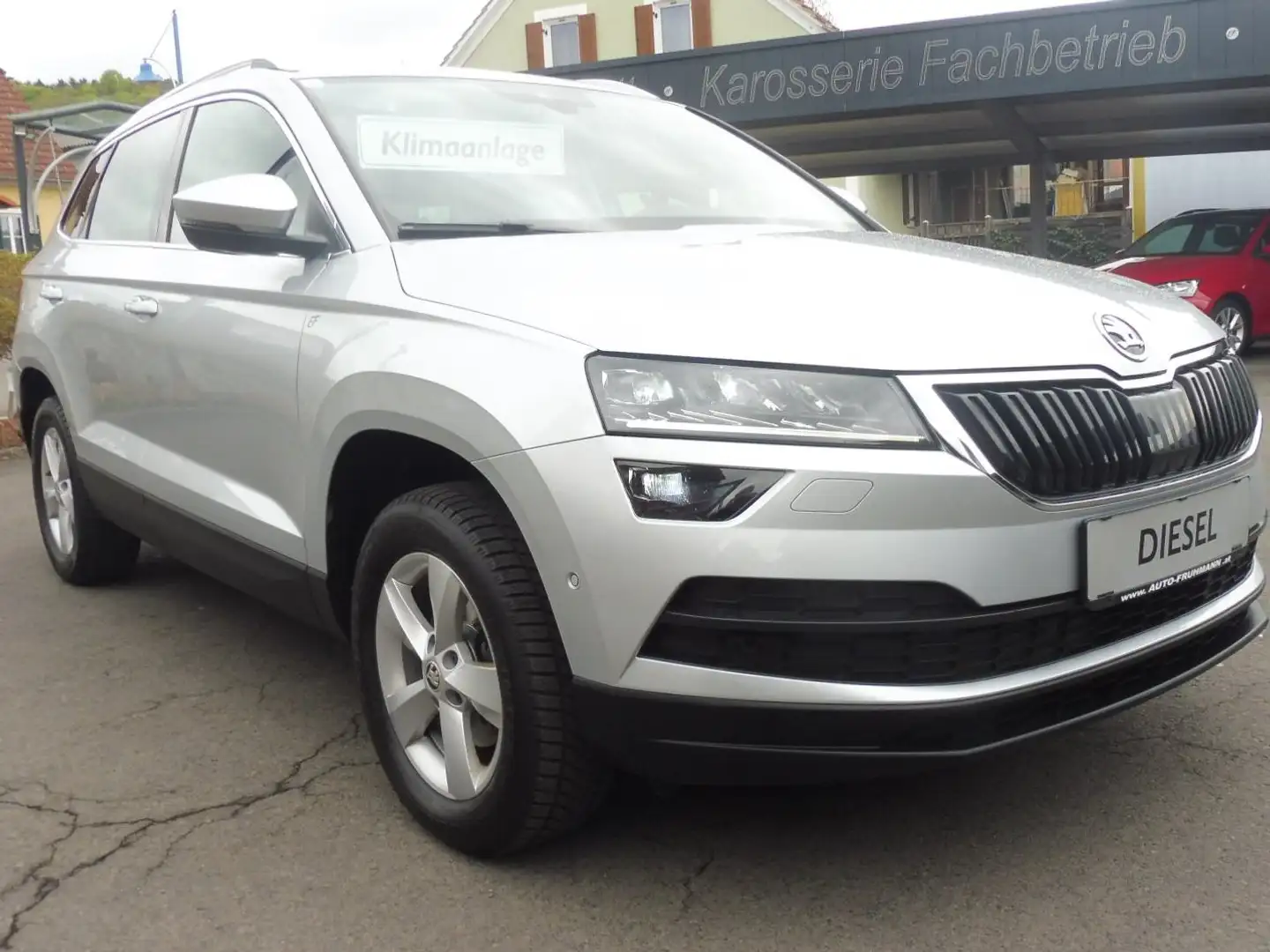 Skoda Karoq 1,6 TDI Style Limited Grau - 2