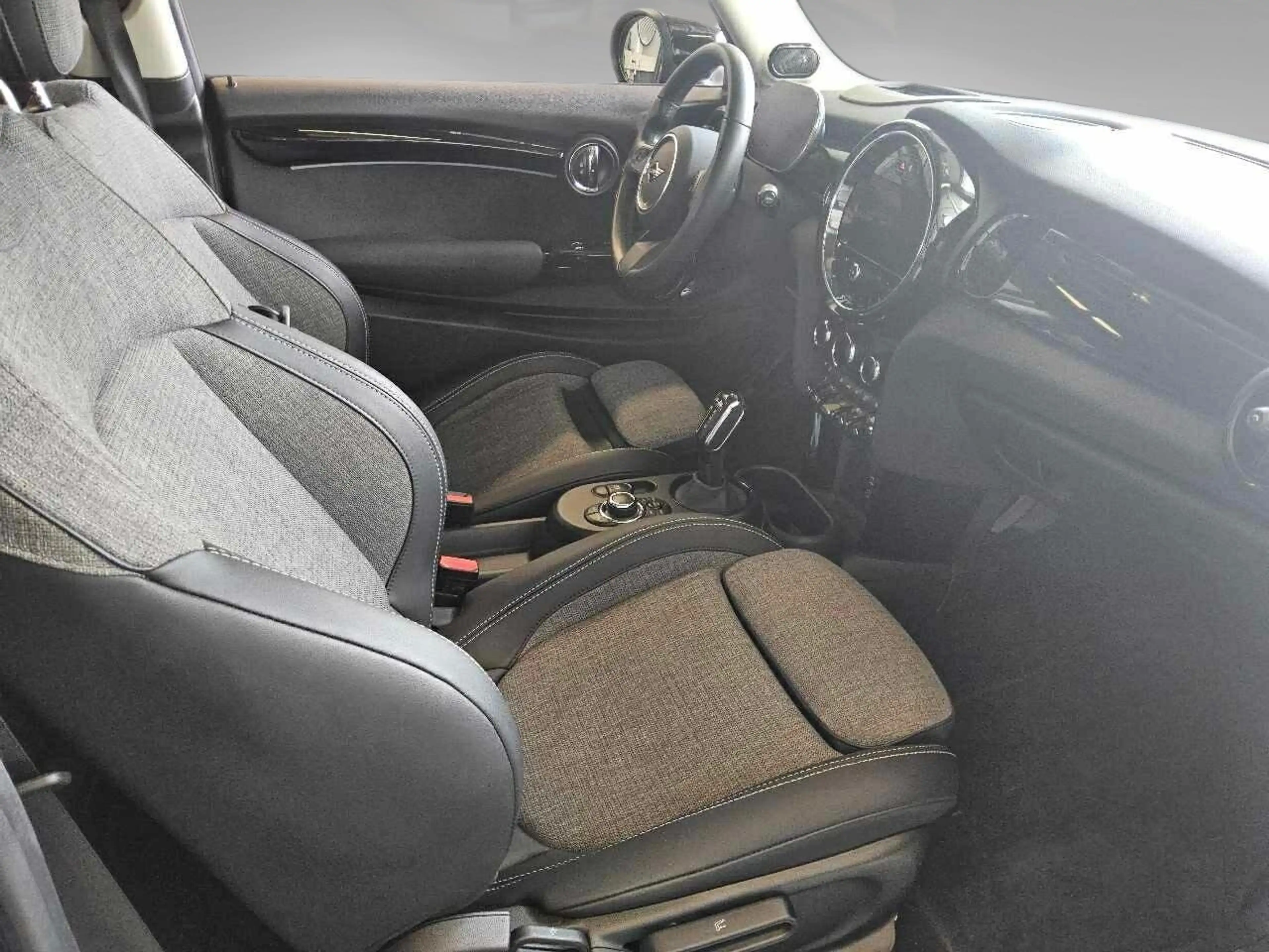 MINI Cooper SE Classic Trim Pano S-Dach SpoSi BLIS — photo 9