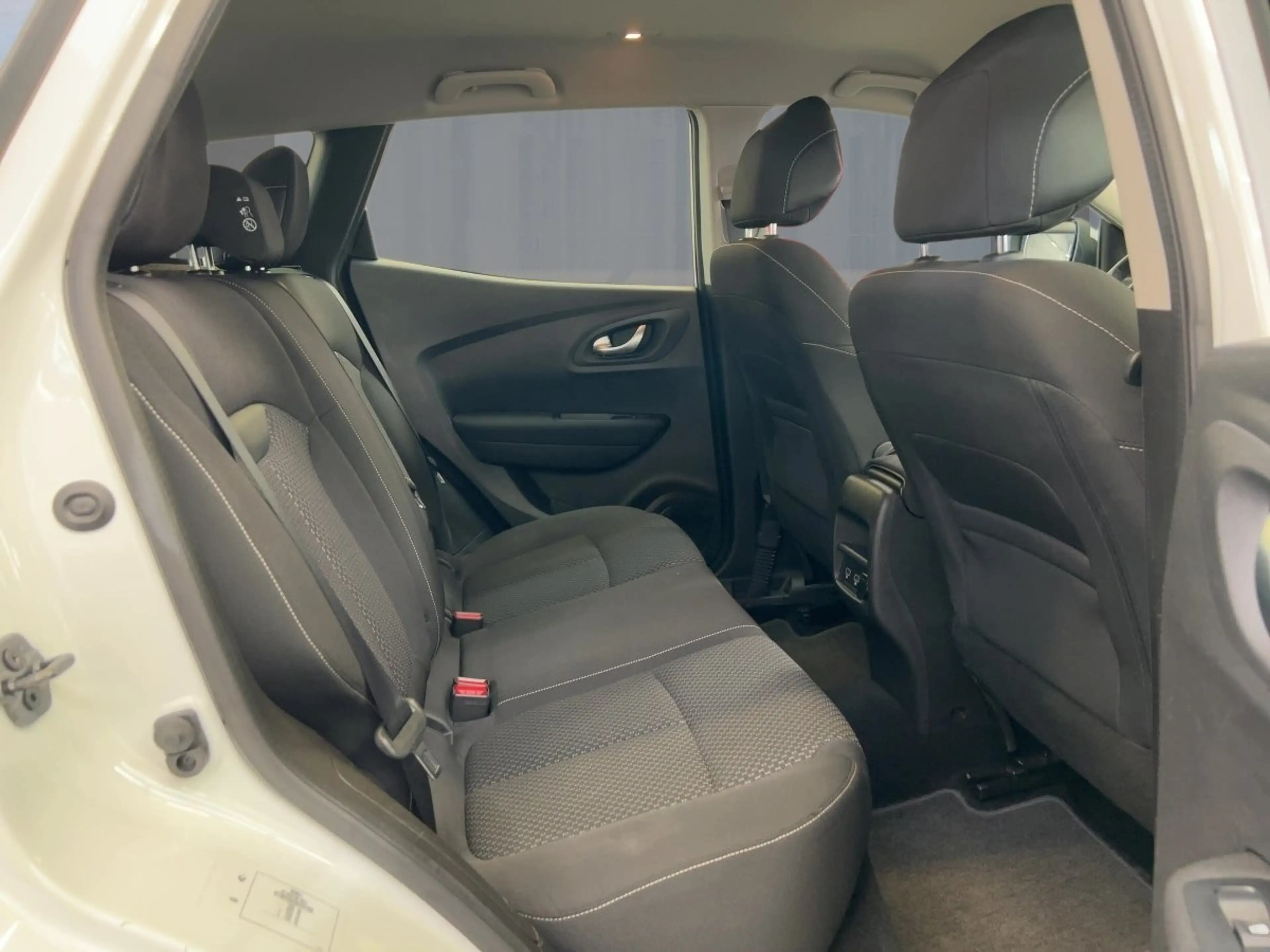Renault Kadjar BUSINESS EDITION TCe 140 EDC Sitzheizung — photo 9