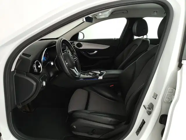 Mercedes-Benz 220 view 9