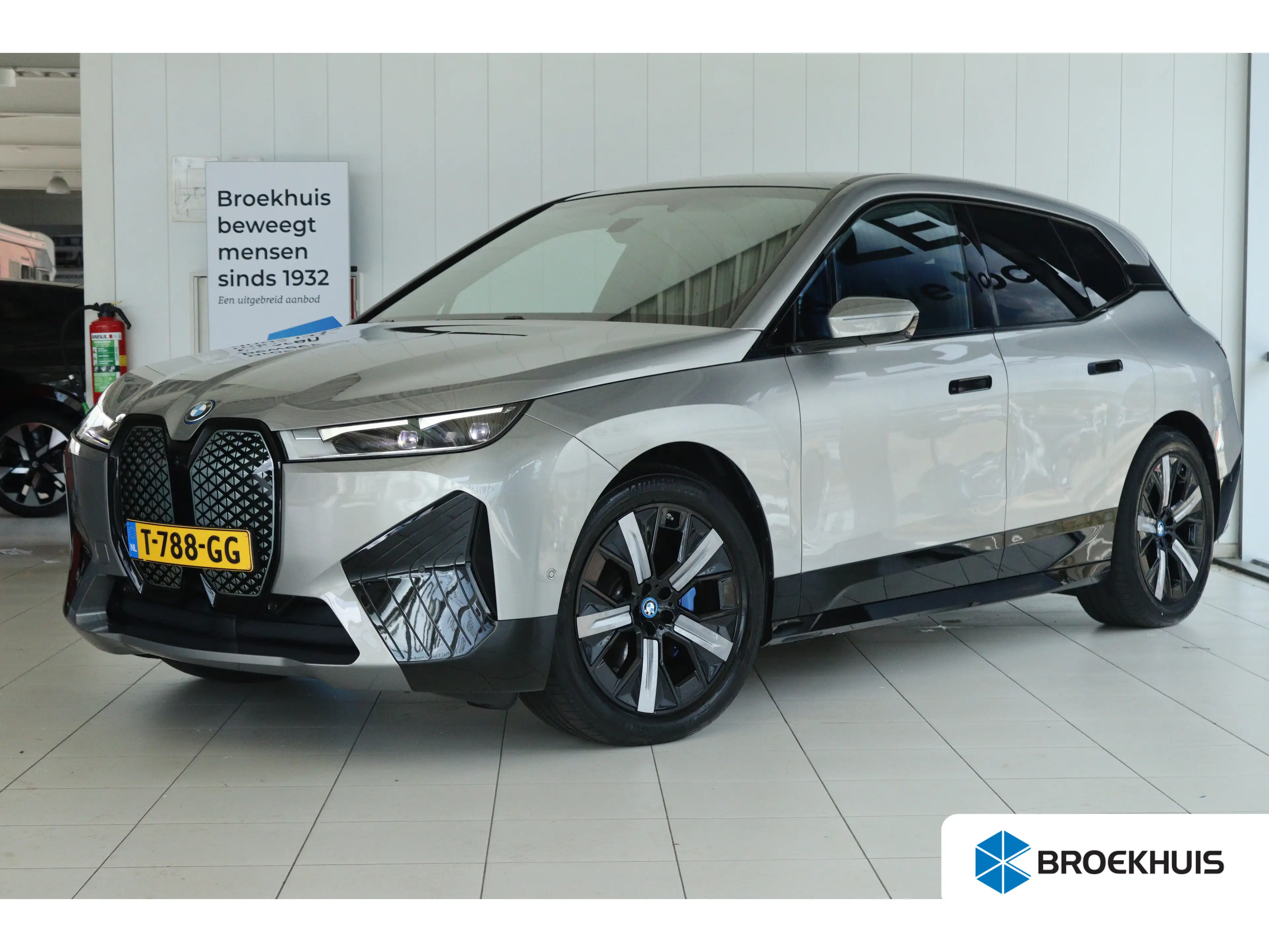 BMW iX xDrive50 High Executive 112 kWh M-Sport | Driving