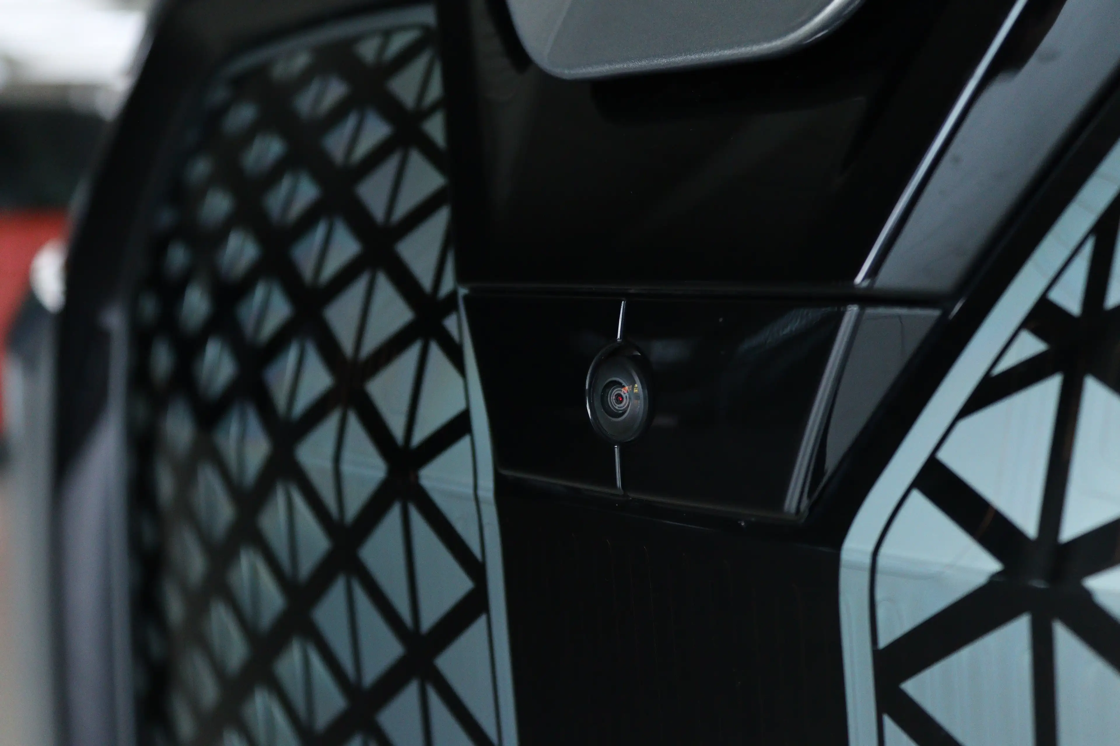 BMW iX xDrive50 High Executive 112 kWh M-Sport | Driving — photo 7