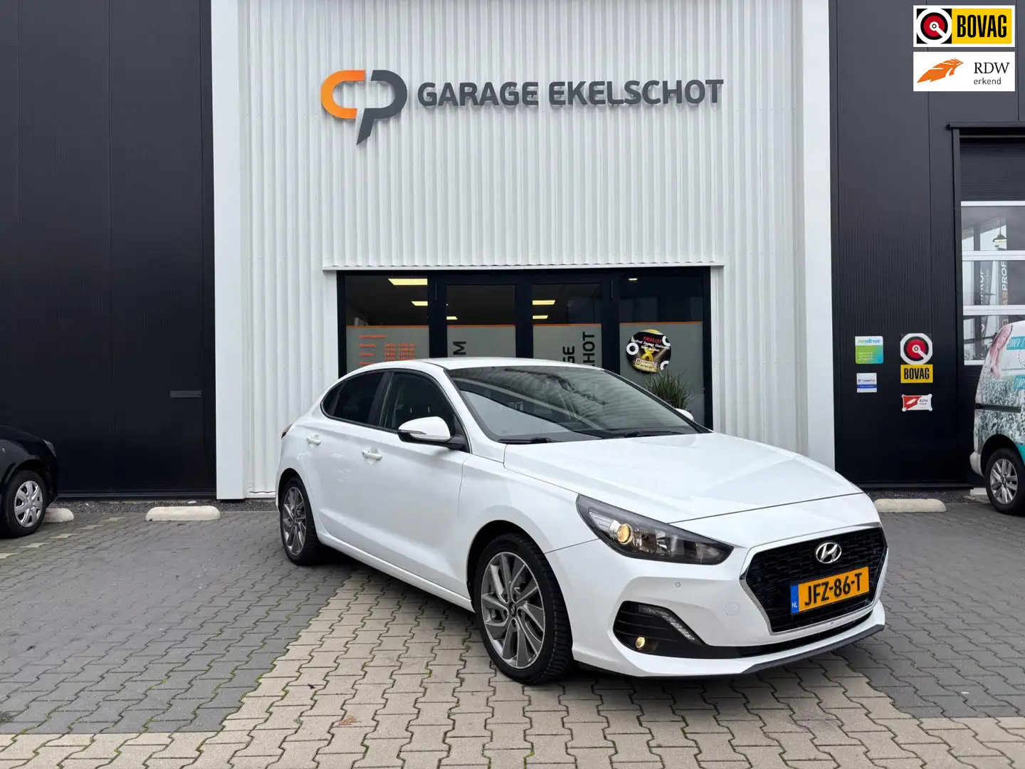 Hyundai i30 1.0 T-GDI Fastback Premium / Carplay / Cruise cont Wit - 1