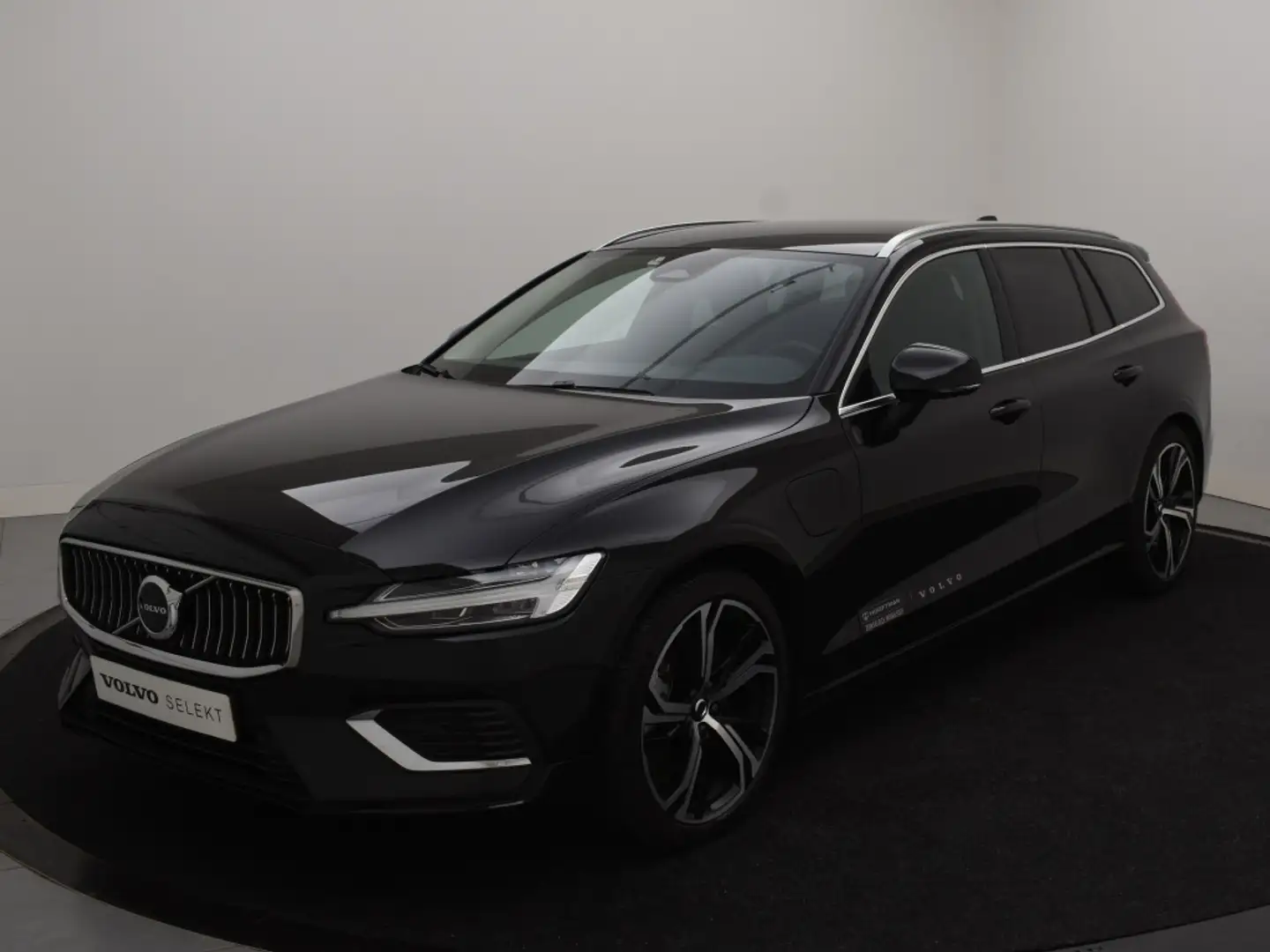 Volvo V60 T6 PLUG-IN HYBRID ESSENTIAL EDITION LEDER ACC BLIS Schwarz - 2