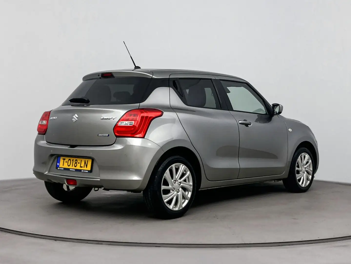 Suzuki Swift 1.2 Select Smart Hybrid | Navi | Camera | PDC Acht Grau - 2