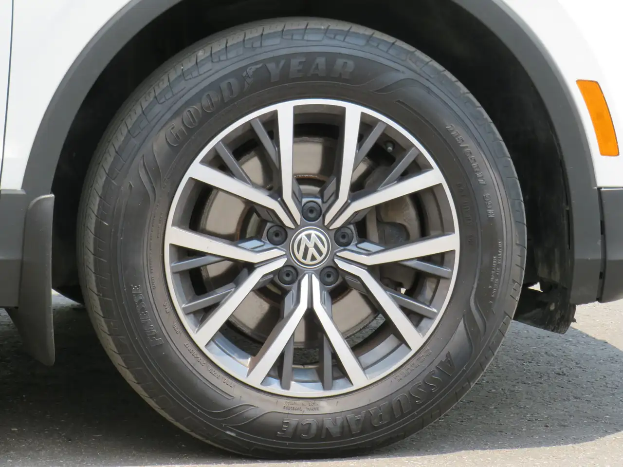 Volkswagen Tiguan снимка Volkswagen Tiguan