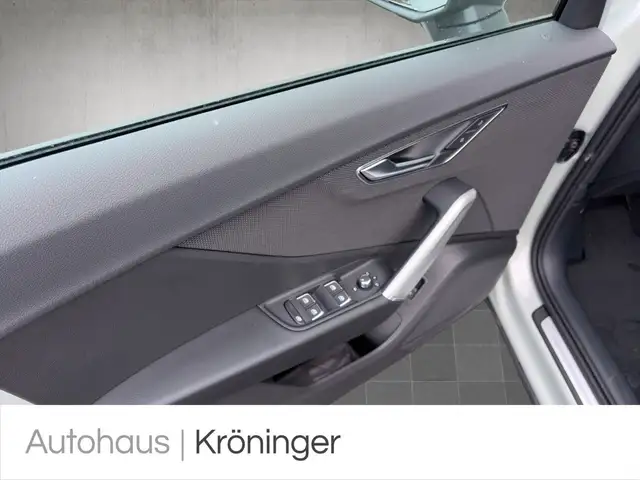 Audi Q2 view 8