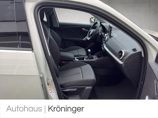 Audi Q2 view 9