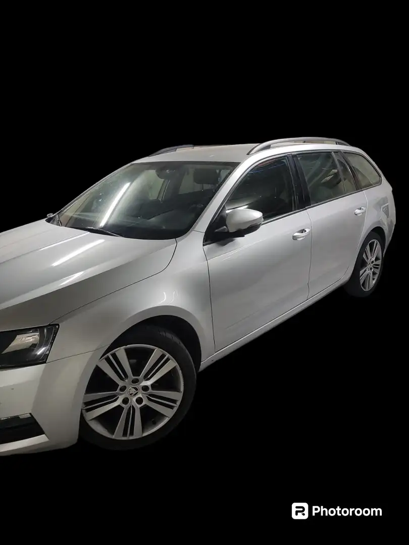Skoda Octavia Wagon 1.6 tdi Executive 115cv dsg - 1
