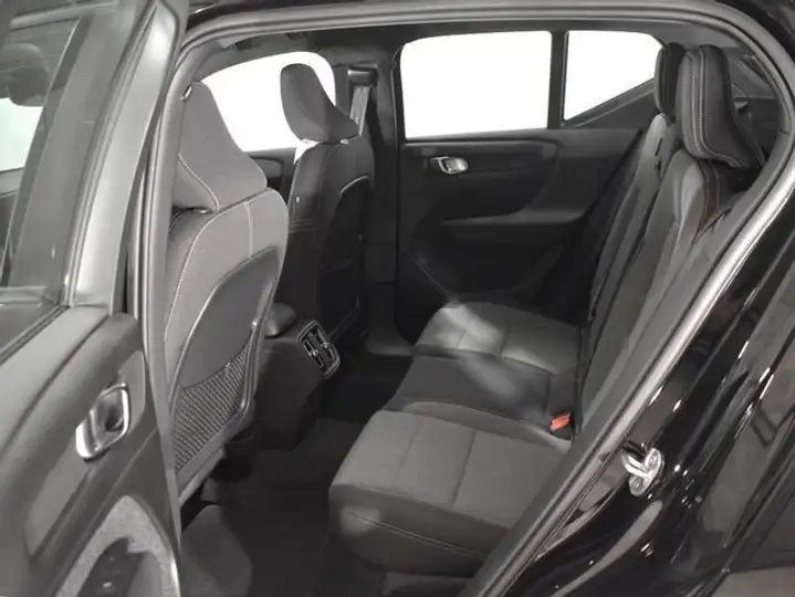 Volvo XC40 2025, foto 15