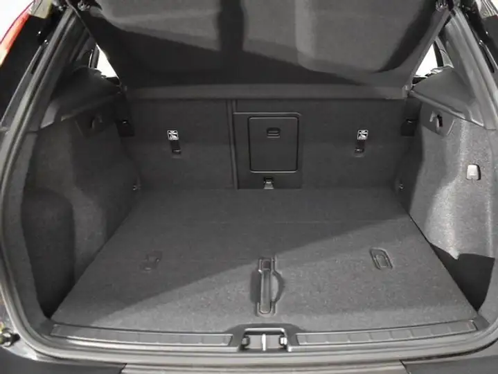 Volvo XC40 2025, foto 16