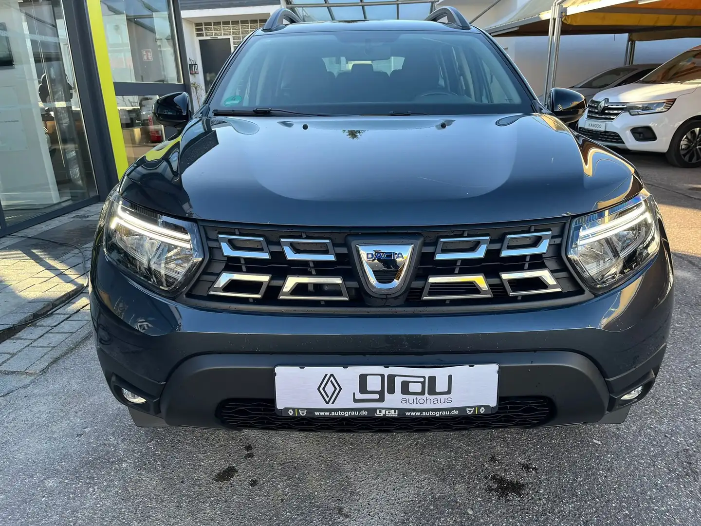 Dacia Duster Comfort Tce 100 Eco-G mit AHK und 8-fach Bereifung Grau - 1