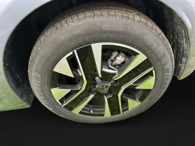 Peugeot 208 view 6