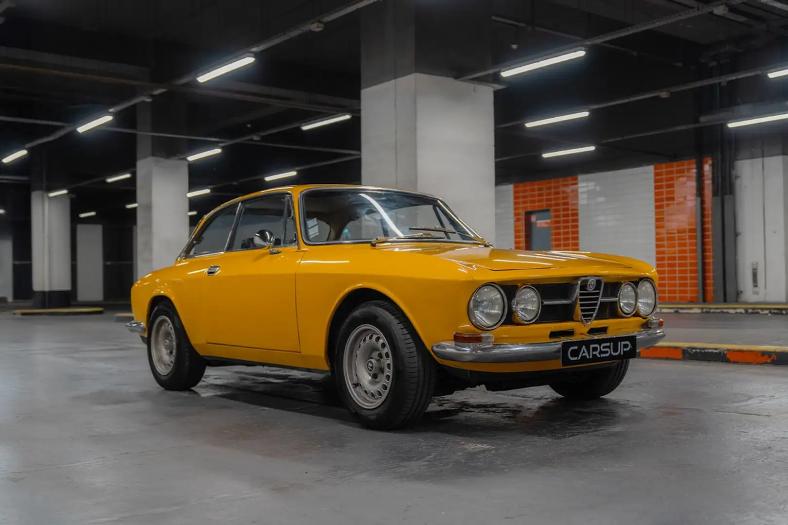 Alfa Romeo Giulia 1750 GT Veloce Orange - 1