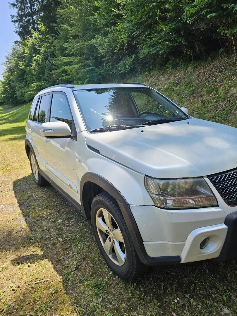 Suzuki Grand Vitara 2,4 executive Aut. Blanc - 2