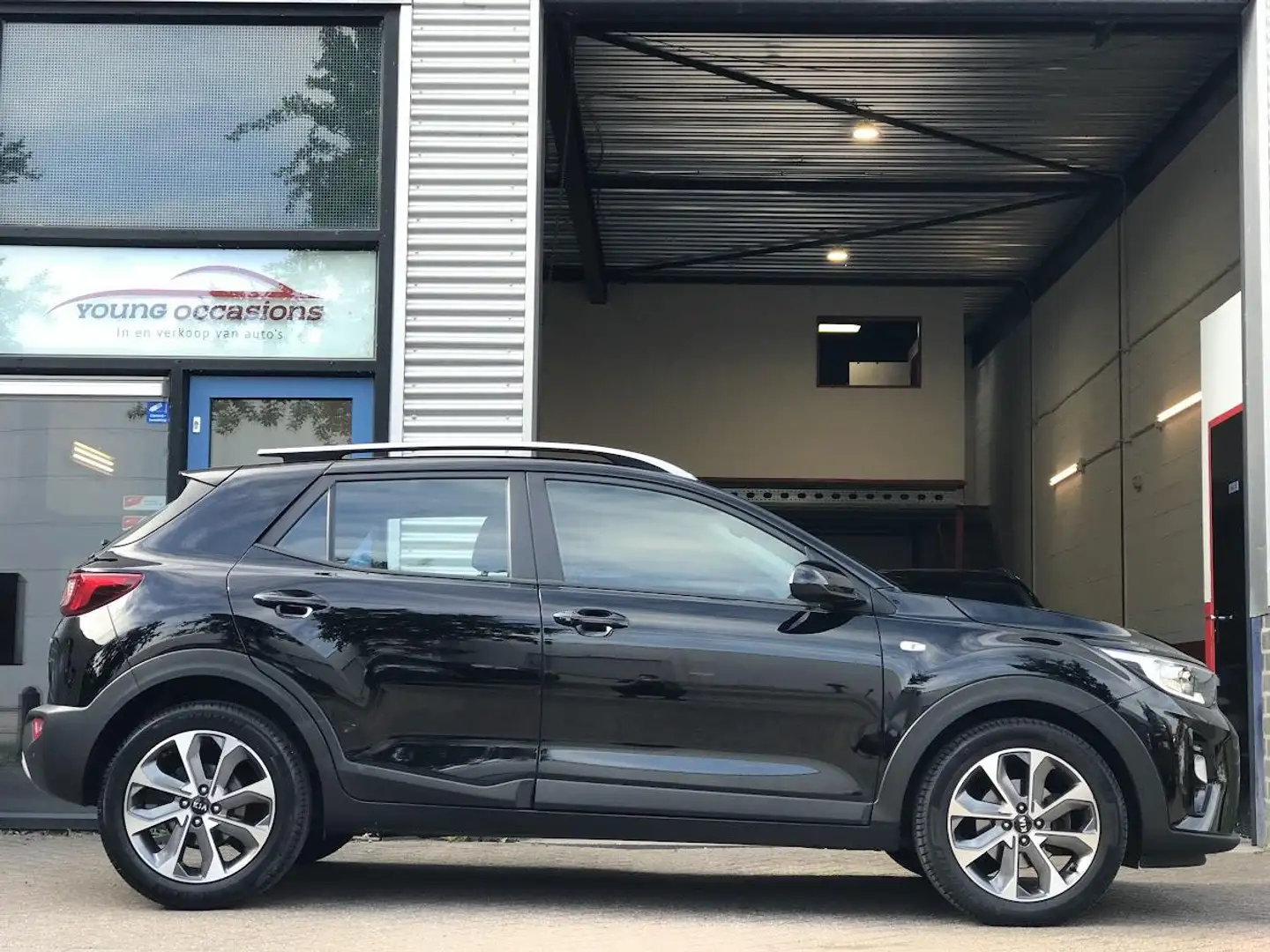 Kia Stonic 1.0 T-GDi DynamicLine|Navi|Camera|Cruise|PDC|DAB+ Zwart - 2
