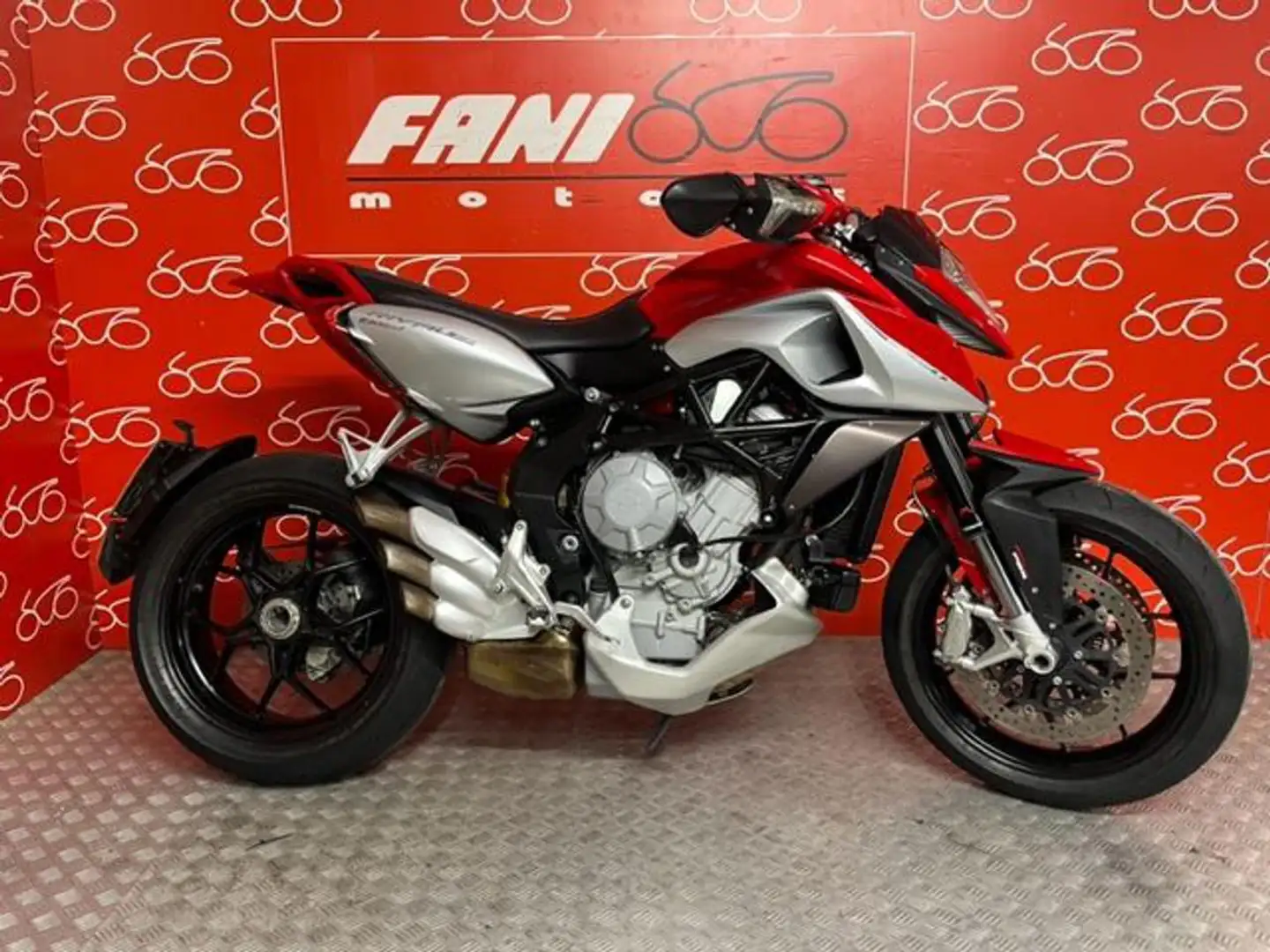 MV Agusta Rivale 800 2015 Rot - 1