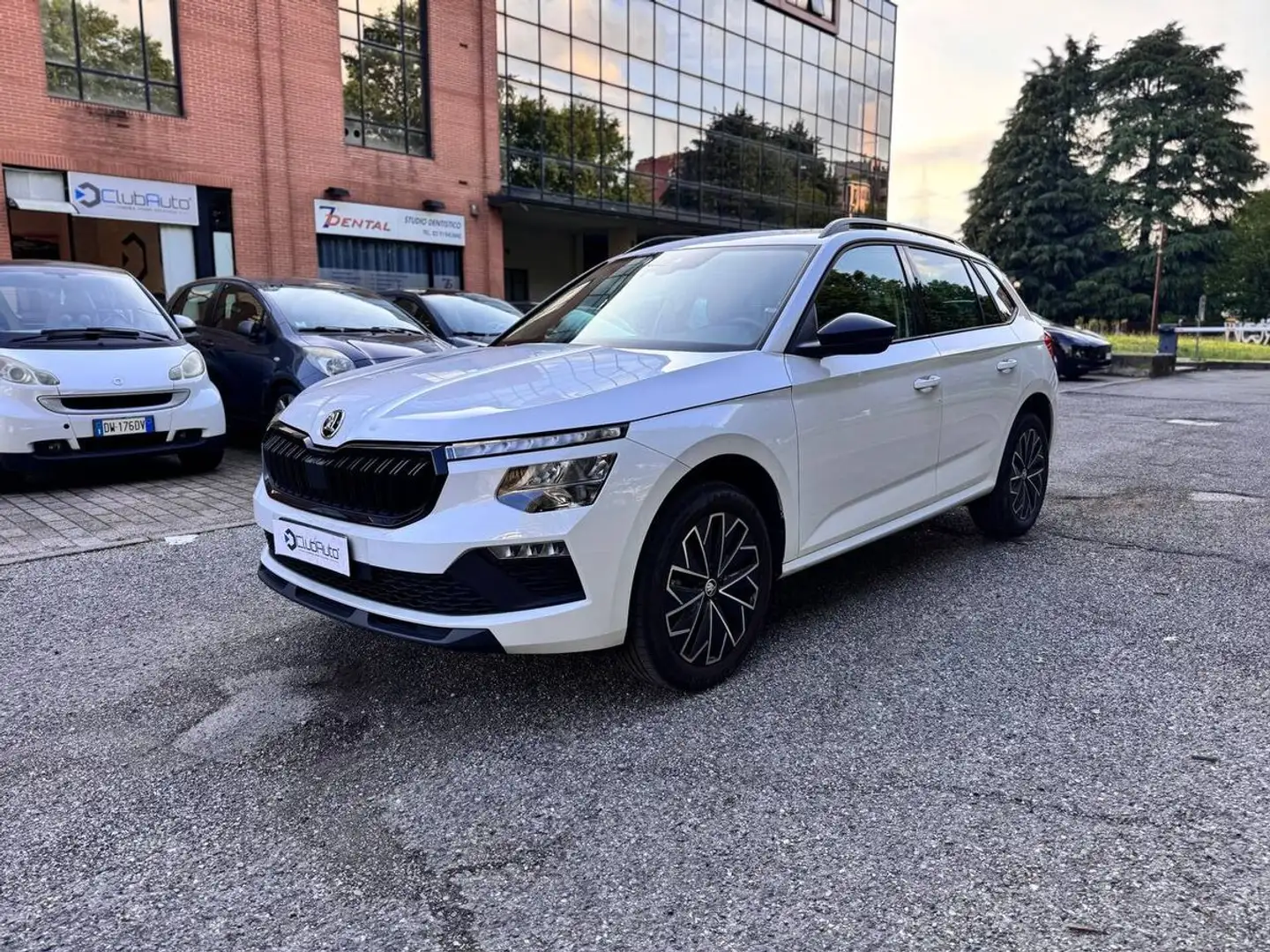 Skoda Kamiq 1.0 tsi Black Dots 115cv dsg Bianco - 1