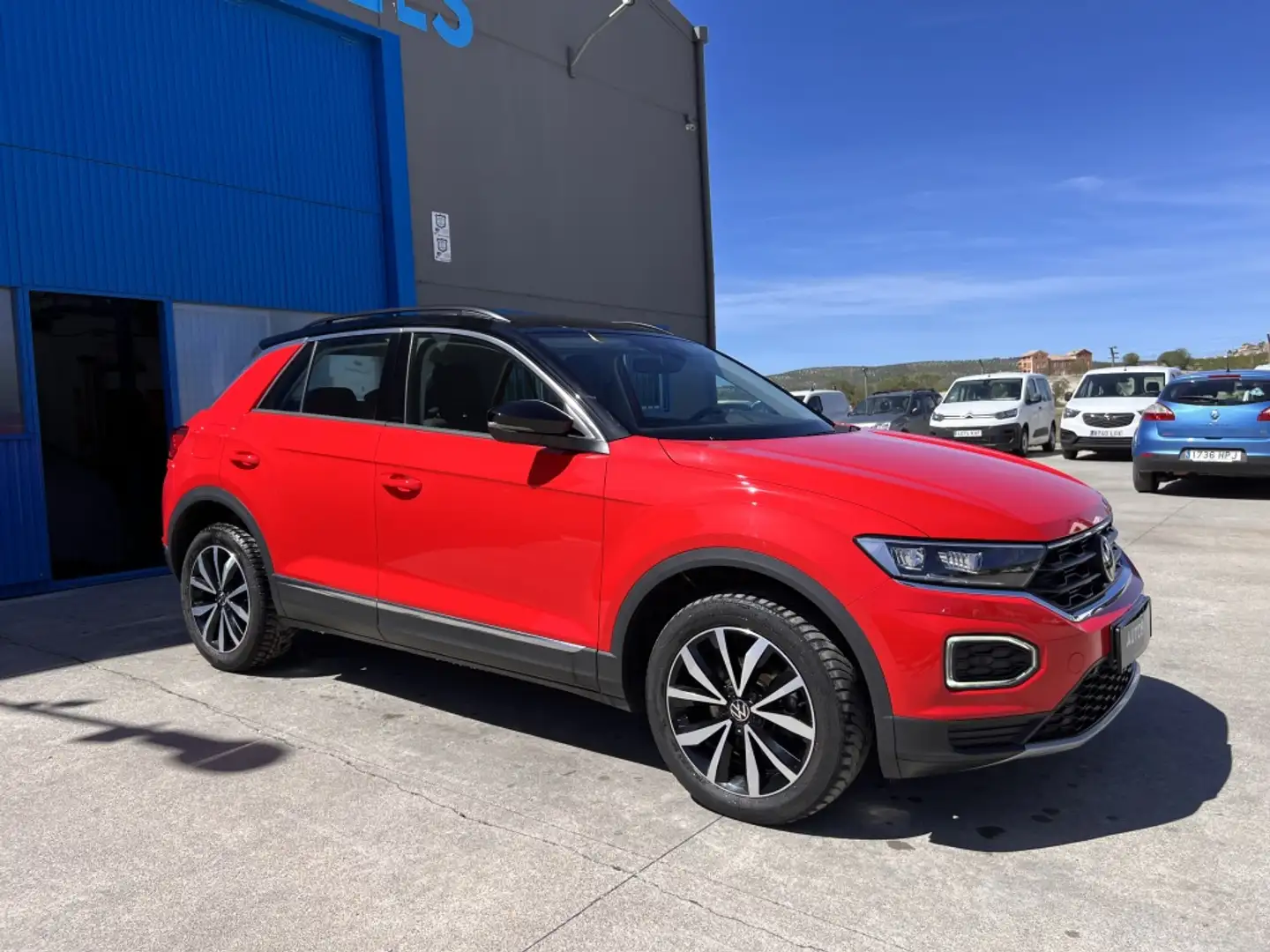 Volkswagen T-Roc 2.0TDI Edition 85kW Rojo - 2