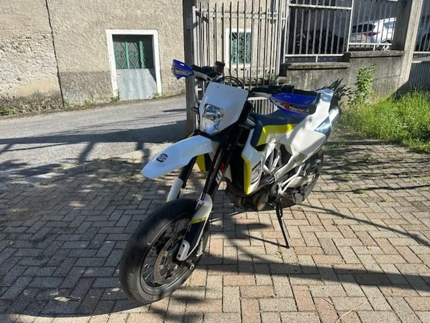 Husqvarna 701 Supermoto DEPOTENZIATA      ARROW+ POMPA BREMBO Bianco - 2
