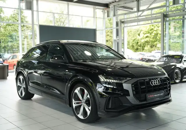 Audi Q8 view 6