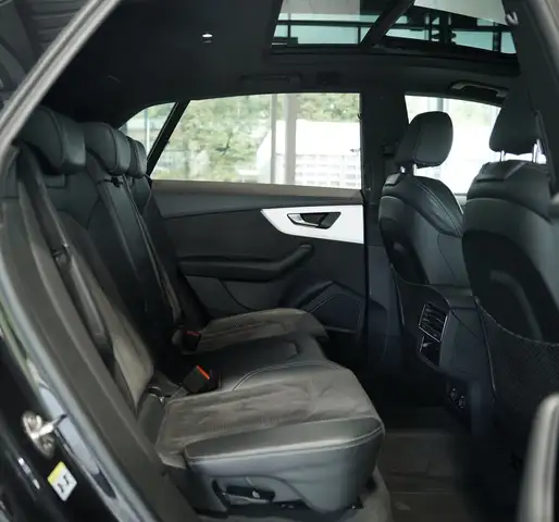 Audi Q8 view 22