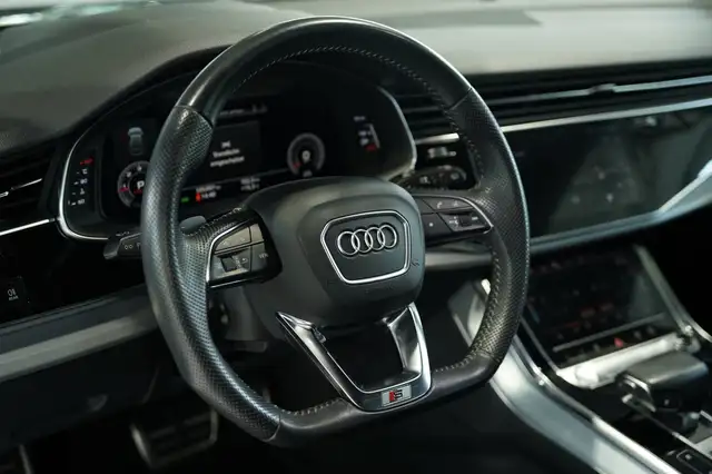 Audi Q8 view 29
