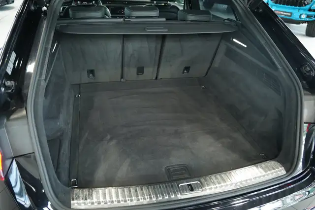 Audi Q8 view 24