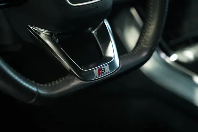 Audi Q8 view 30