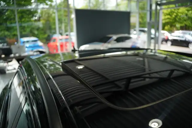 Audi Q8 view 8