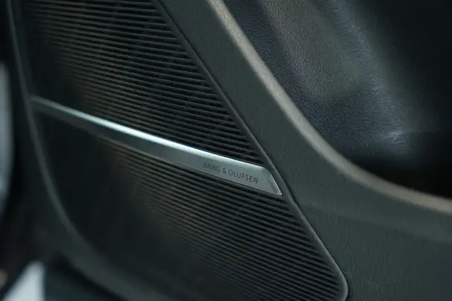Audi Q8 view 21