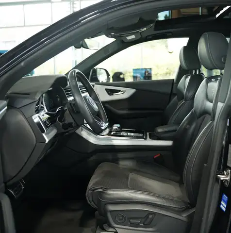 Audi Q8 view 27