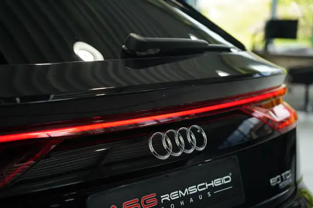 Audi Q8 view 14