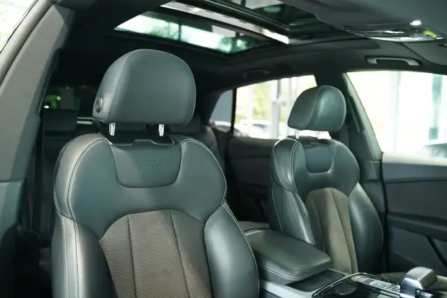 Audi Q8 view 17