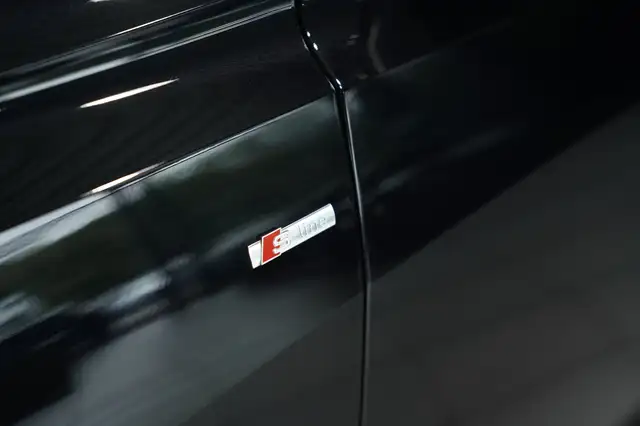 Audi Q8 view 2