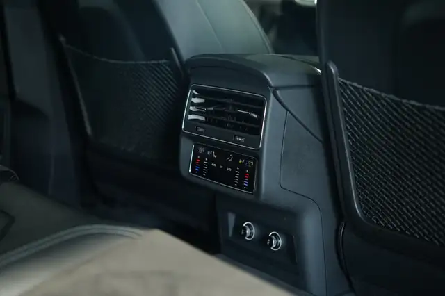 Audi Q8 view 23
