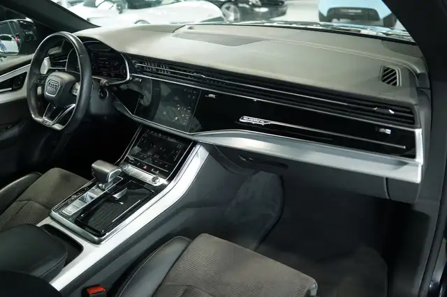 Audi Q8 view 18