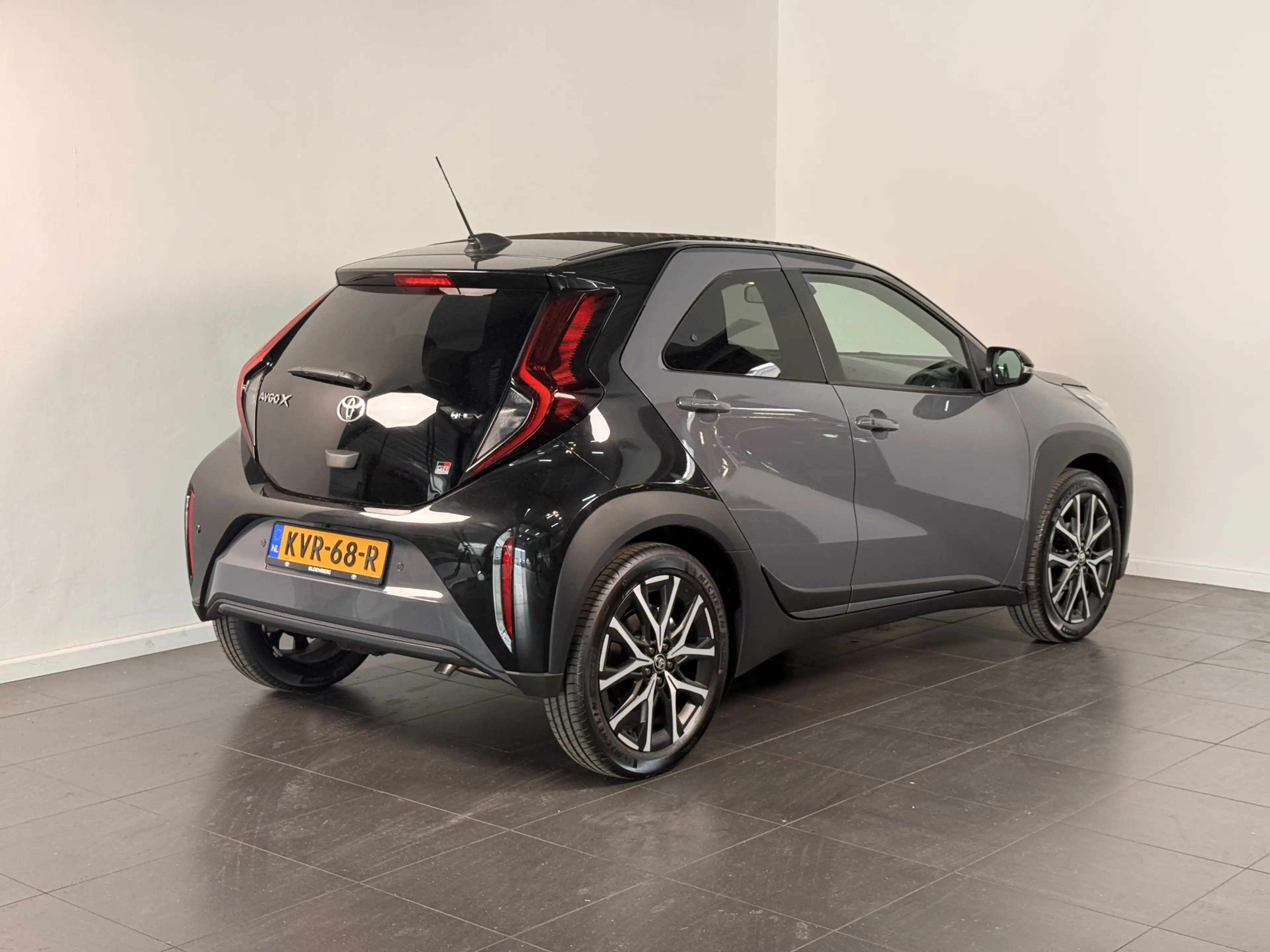 Toyota Aygo X Hybrid 115 GR Sport | Cabriodak | JBL | Stoelverwa — photo 3