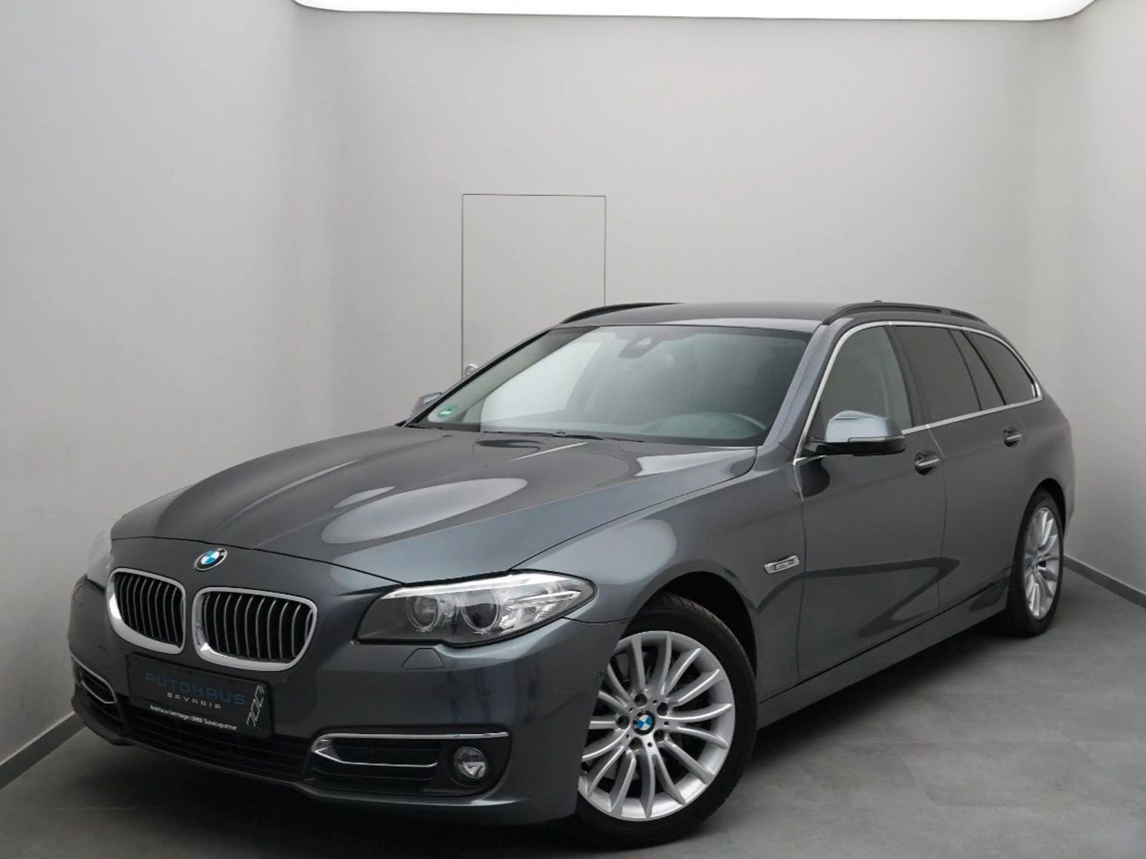 BMW 525 d Touring *KAMERA*HUD*NAVI*STANDHEIZ*LHZ*SHZ*