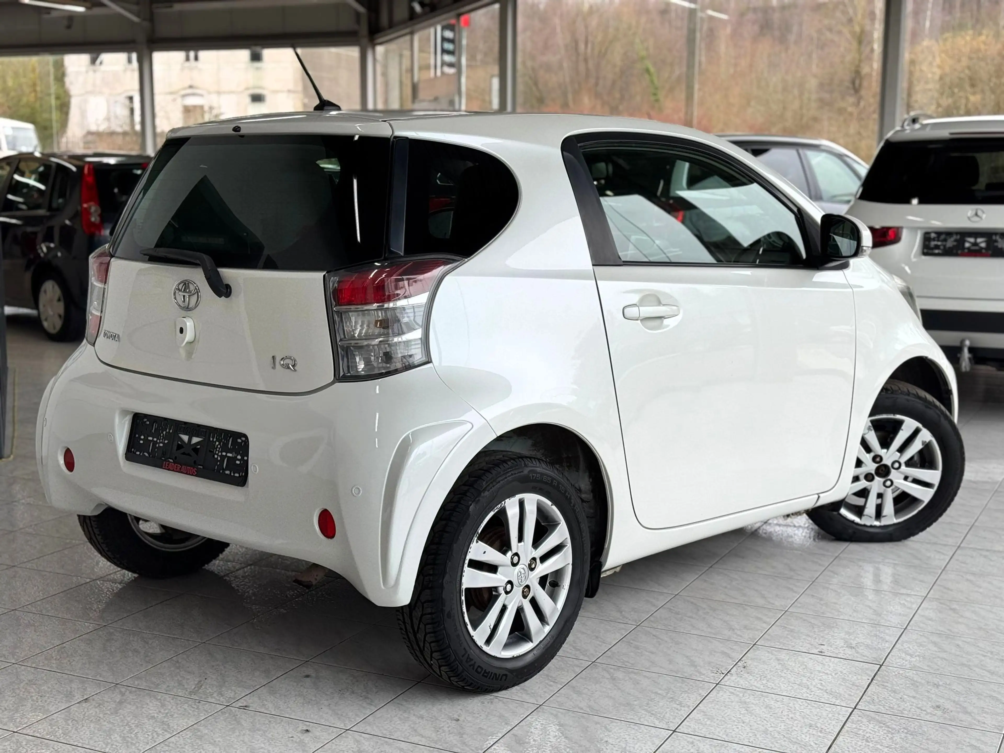 Toyota iQ 🟩1.0 ESSENCE 68CV - AUTOMATIQUE - AIRCO - GPS — photo 4