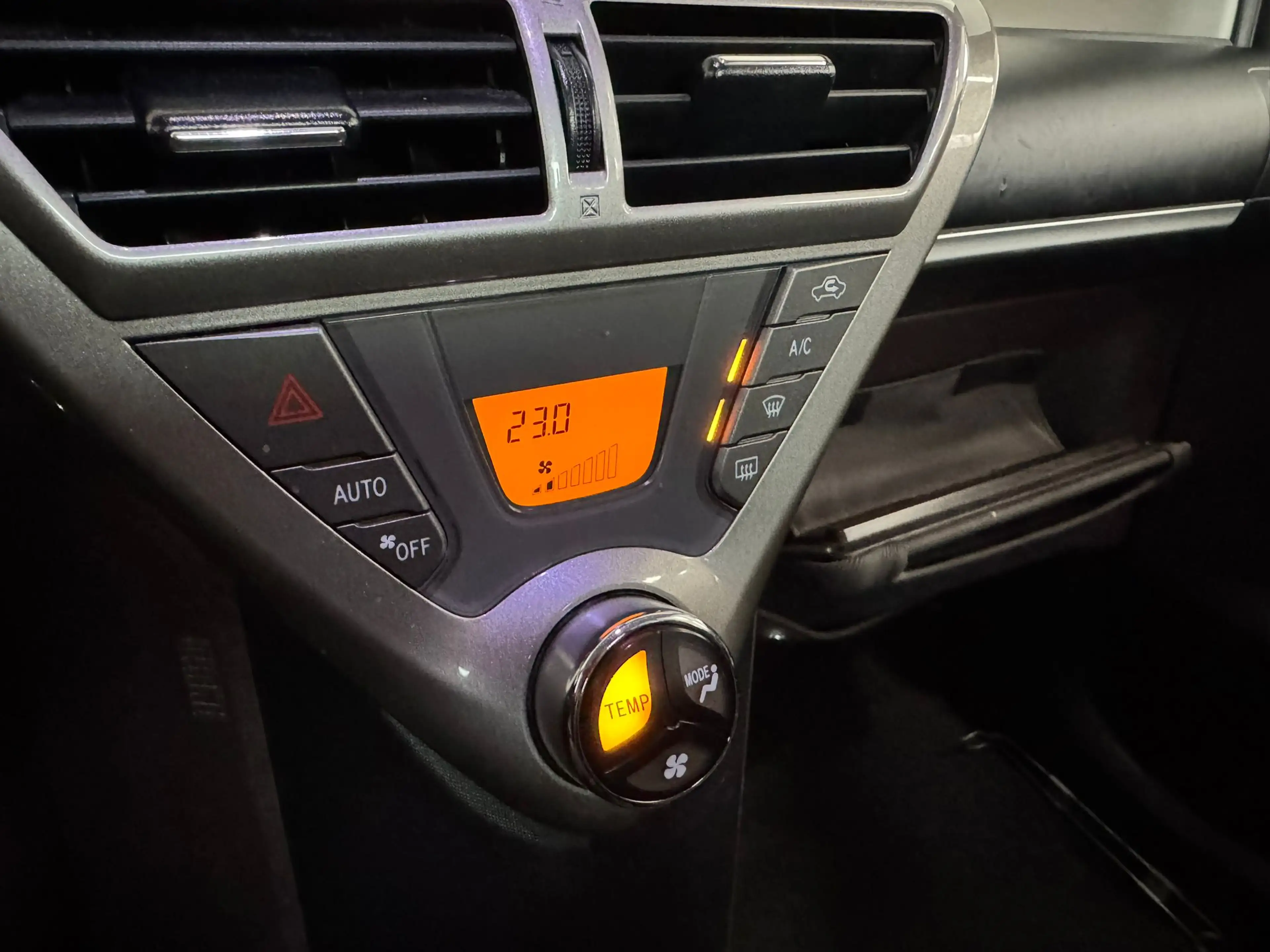 Toyota iQ 🟩1.0 ESSENCE 68CV - AUTOMATIQUE - AIRCO - GPS — photo 11