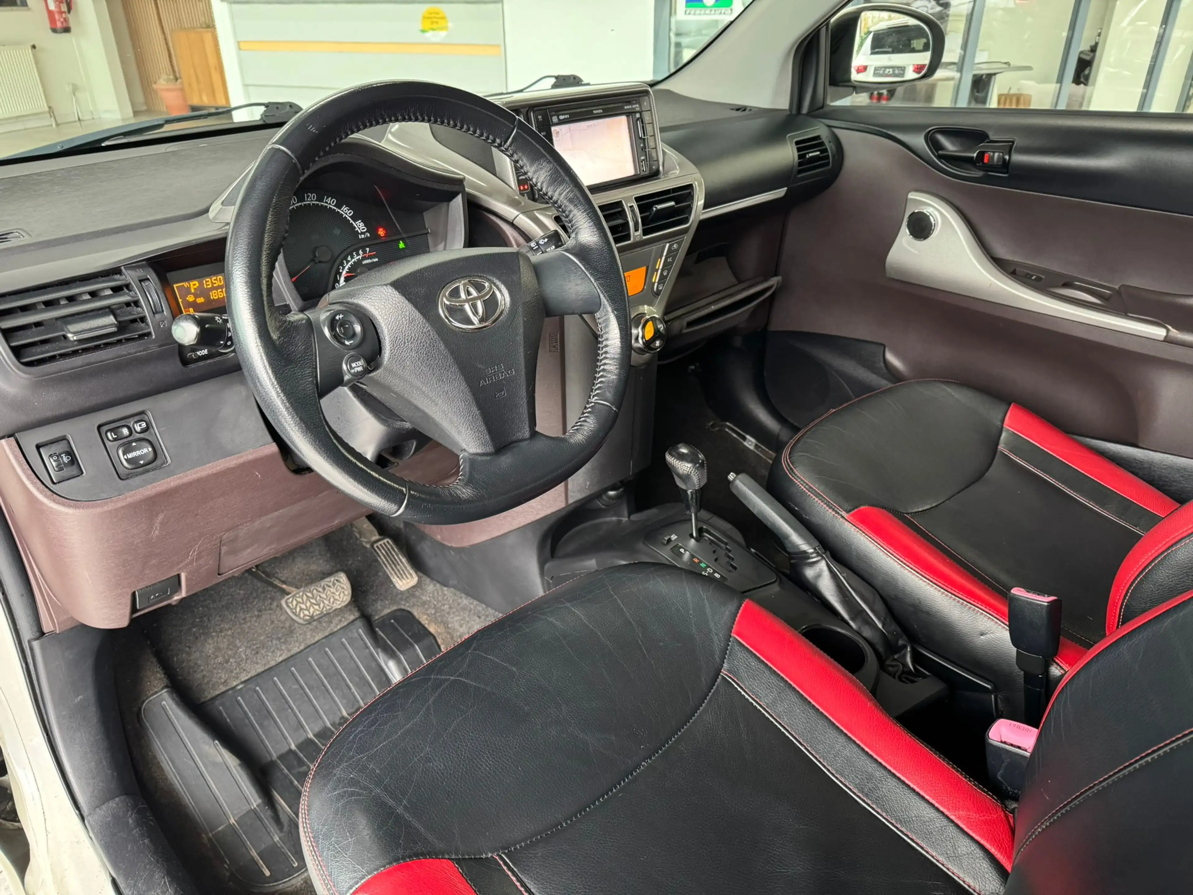 Toyota iQ 🟩1.0 ESSENCE 68CV - AUTOMATIQUE - AIRCO - GPS — photo 6