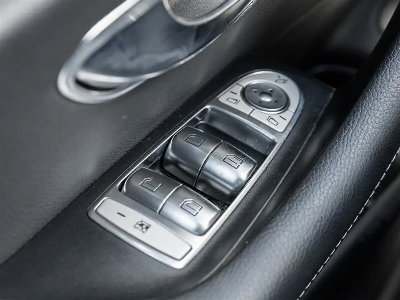 Mercedes-Benz E-Class fotografie Mercedes-Benz E-Class